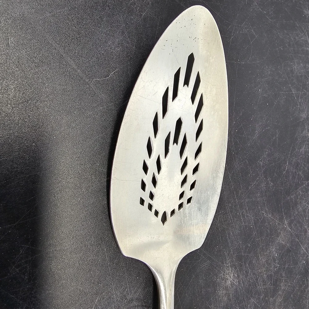 Vintage WM A ROGERS A1 PLUS ONEIDA SILVERPLATE 9.5